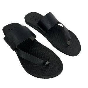 HIGH TIDE Women’s Slip-on Sandals Sz 8 Color Black Skid Resistant